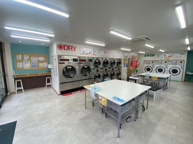 コインランドリー内観