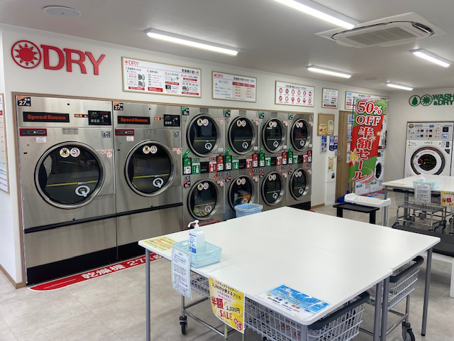コインランドリー内観